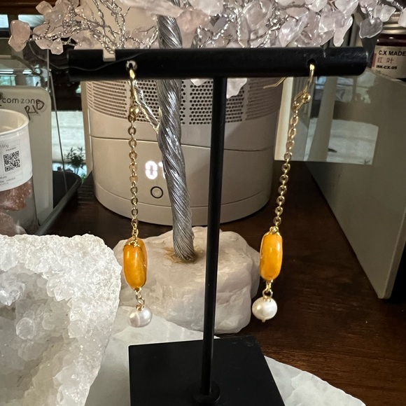 BNWOT Handmade 18kg over surgical stainless steel earrings w/pearl & yellow jade - Picture 3 of 8